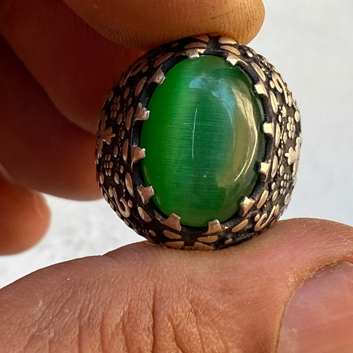 Handcrafted 925 Sterling Silver Luxury Men's Ring with Natural Green Cat's Eye Gemstone