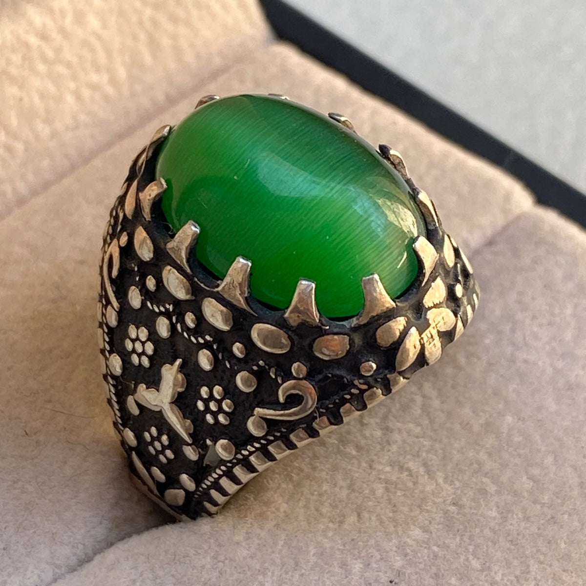 Handcrafted 925 Sterling Silver Luxury Men's Ring with Natural Green Cat's Eye Gemstone